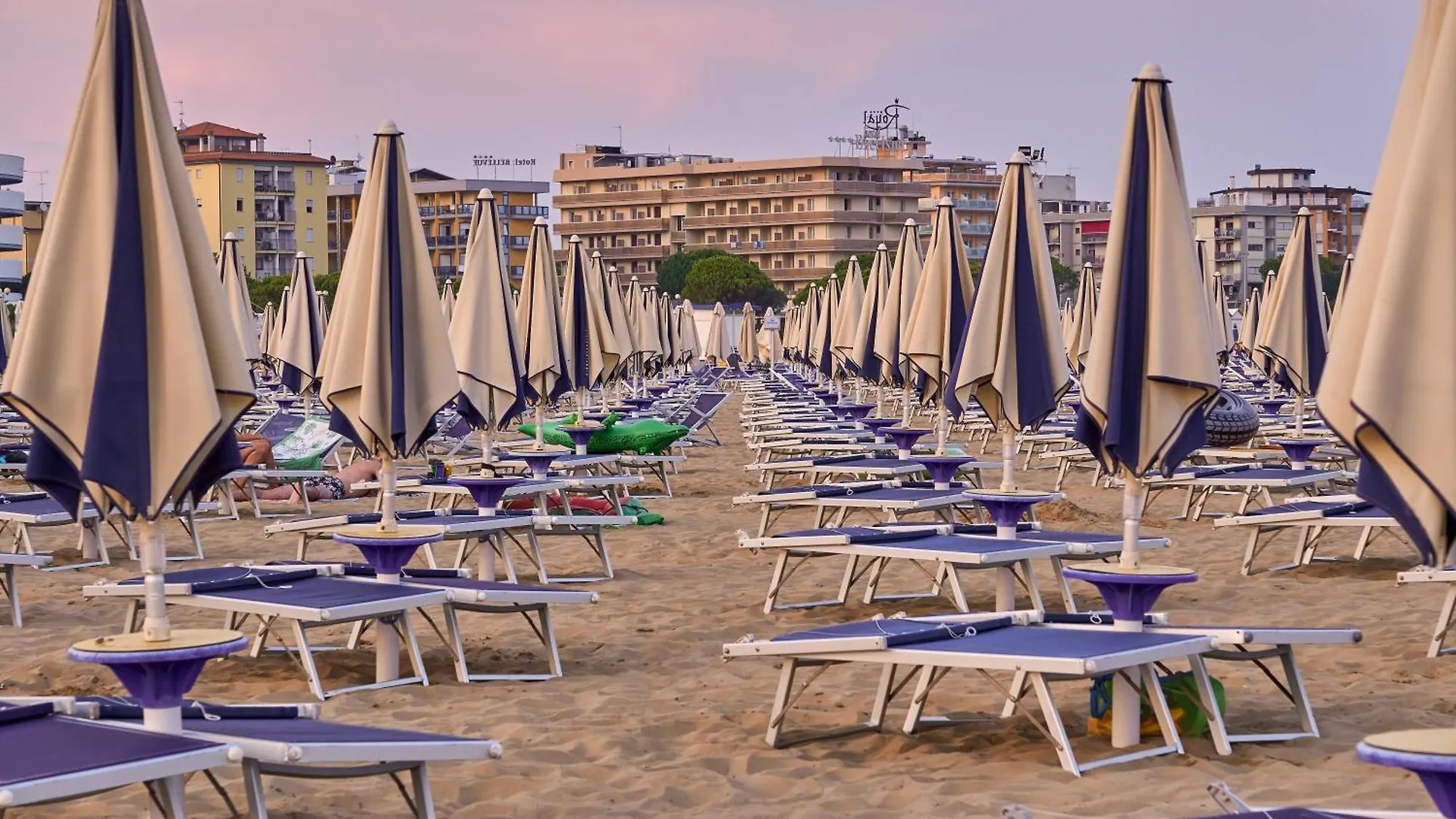 Bright Apartment With Private Garden - Beahost Bibione Italy